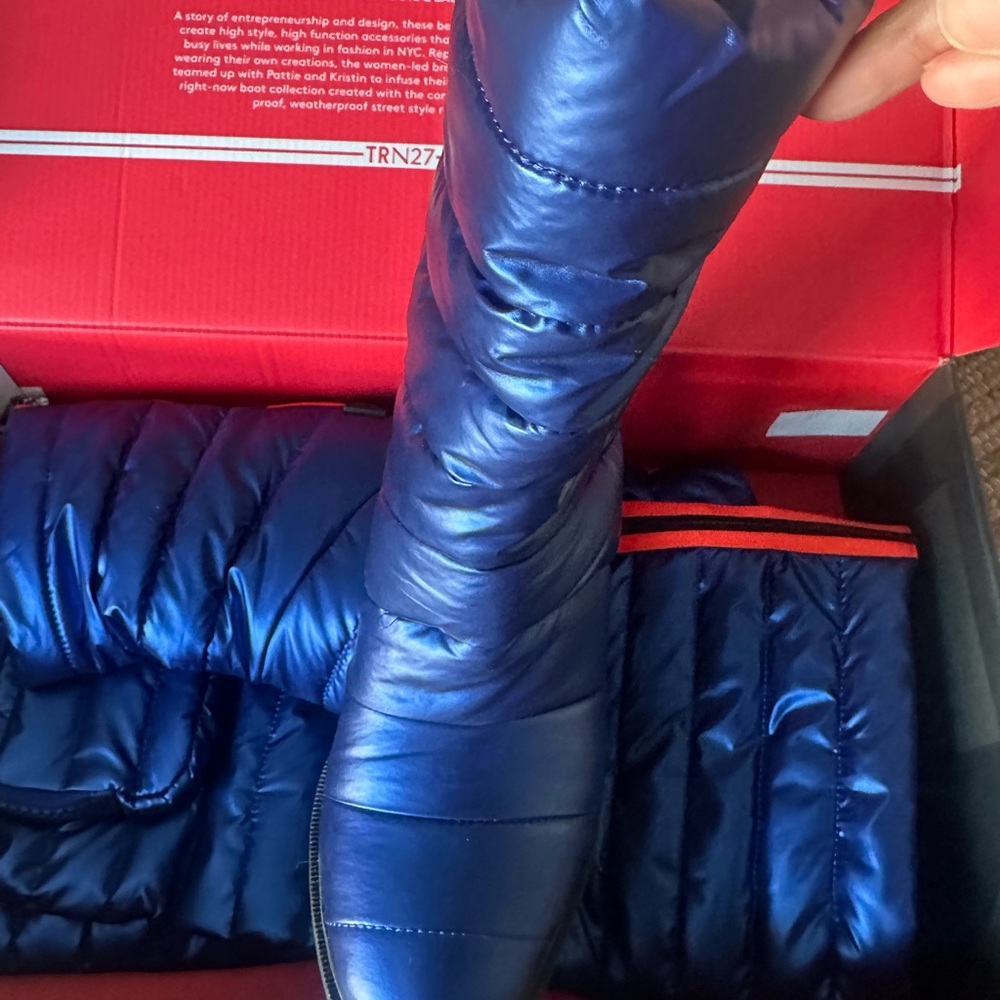 Naturalizer quilted boots with legwarmers for a stylish look! - Picture 3 of 10